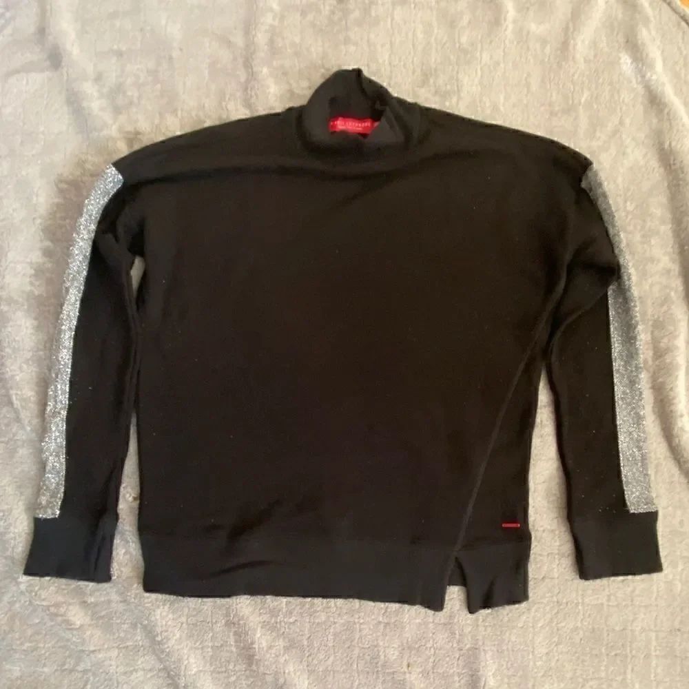 n:PHILANTHROPY black with silver stripe top
